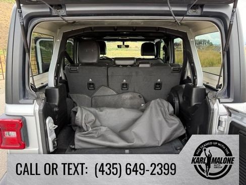 Used 2023 Jeep Wrangler Unlimited Sahara w/ Cold Weather Group AWD/4WD image 34