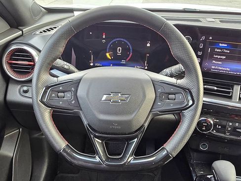 Used 2025 Chevrolet Trax RS w/ Driver Confidence Package FWD image 24
