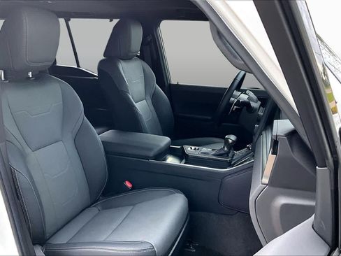 Used 2025 Lexus GX 550 w/ Accessory Package (Z1) AWD/4WD image 9