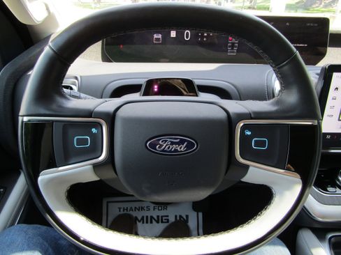 Used 2025 Ford Expedition Platinum w/ Platinum Ultimate Package AWD/4WD image 22