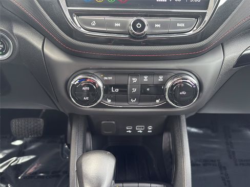 Used 2023 Chevrolet TrailBlazer RS w/ Convenience Package FWD image 17