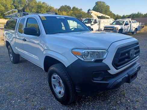 Used 2020 Toyota Tacoma SR RWD image 3