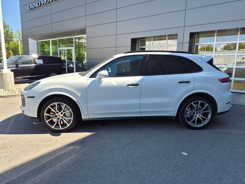Used 2019 Porsche Cayenne Turbo AWD/4WD image 7