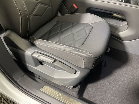 New 2026 Volkswagen Atlas Cross Sport SE image 24