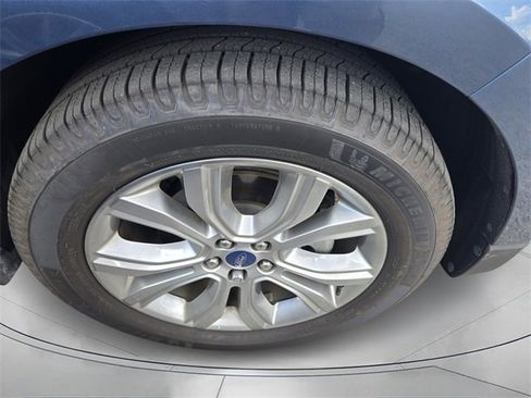 Used 2019 Ford Edge Titanium image 6