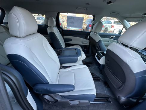 New 2026 Kia Carnival EX FWD image 17