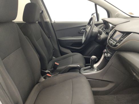 Used 2020 Chevrolet Trax LT FWD image 21