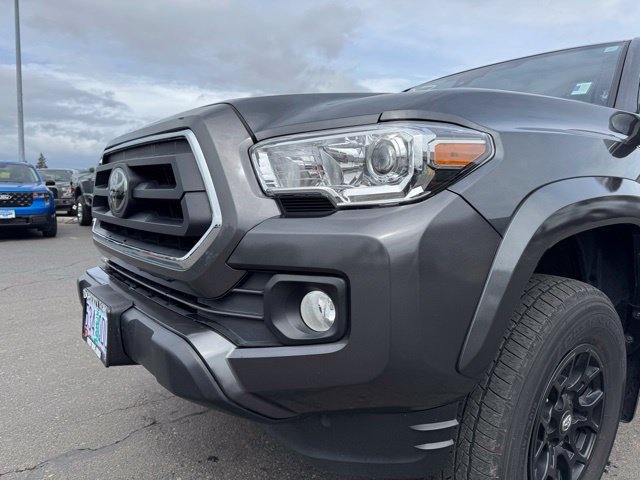 Used 2022 Toyota Tacoma SR5 AWD/4WD image 7