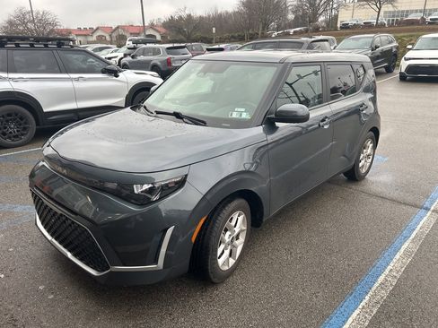 Certified 2023 Kia Soul S image 3