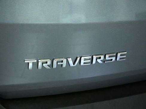 Used 2021 Chevrolet Traverse LS FWD image 10