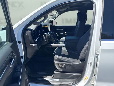 Used 2023 Chevrolet Silverado 1500 LTZ AWD/4WD image 9