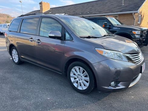 Used 2013 Toyota Sienna Limited w/ Premium Pkg image 1