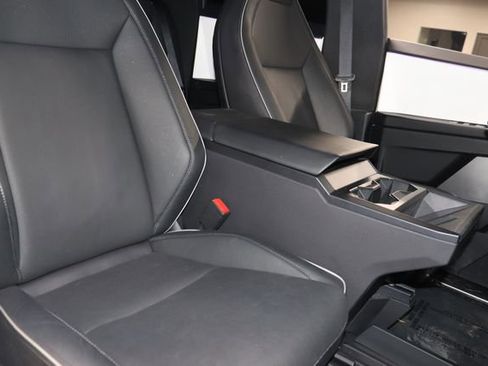 Used 2024 Tesla Cybertruck AWD Crew Cab image 23