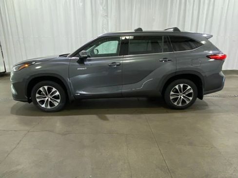 Used 2021 Toyota Highlander XLE image 7