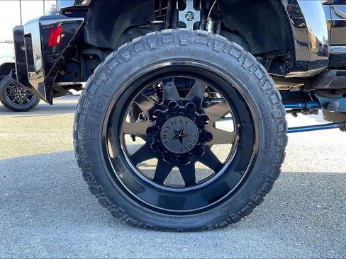 Used 2017 Ford F350 Platinum w/ Platinum Ultimate Package image 2