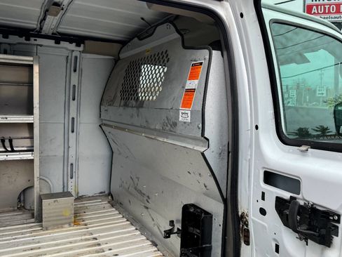 Used 2016 Chevrolet Express 2500 RWD image 13