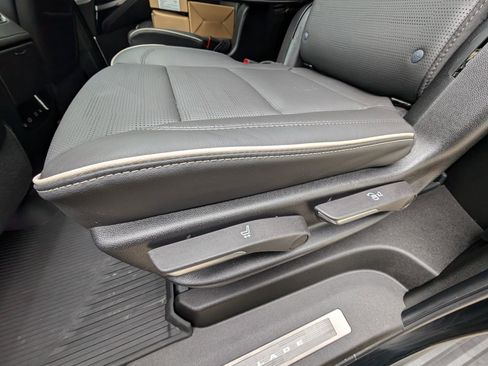 Used 2026 Cadillac Escalade ESV Sport w/ Touring Package image 17