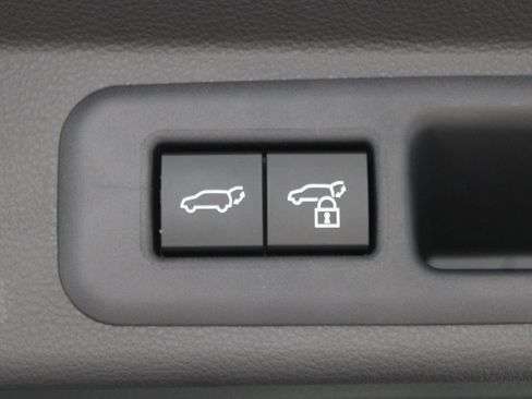 Used 2025 Toyota Sequoia Platinum image 40