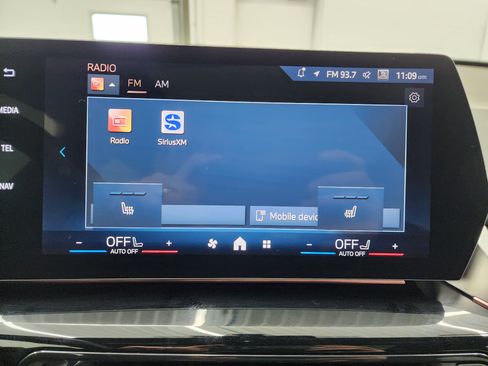 Used 2025 BMW X1 xDrive28i AWD/4WD image 17