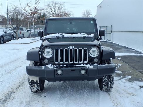 Used 2018 Jeep Wrangler Unlimited Sahara w/ Connectivity Group image 2