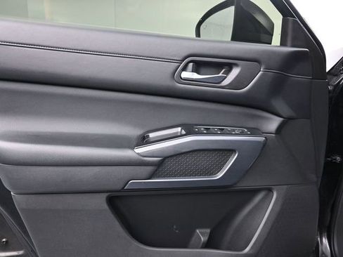 Used 2023 Nissan Pathfinder SL image 9