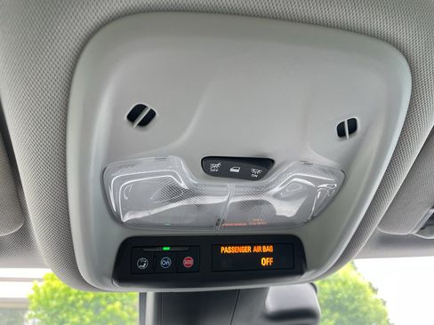 Used 2022 Chevrolet Bolt EUV LT w/ Convenience Package FWD image 35