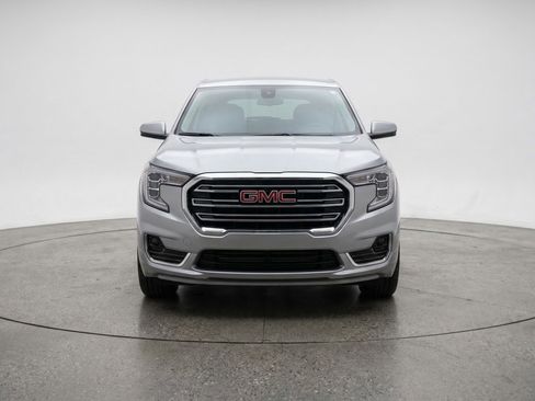 Used 2024 GMC Terrain SLE image 2
