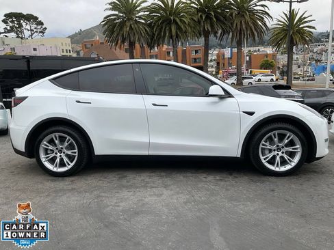 Used 2021 Tesla Model Y Long Range AWD/4WD image 3
