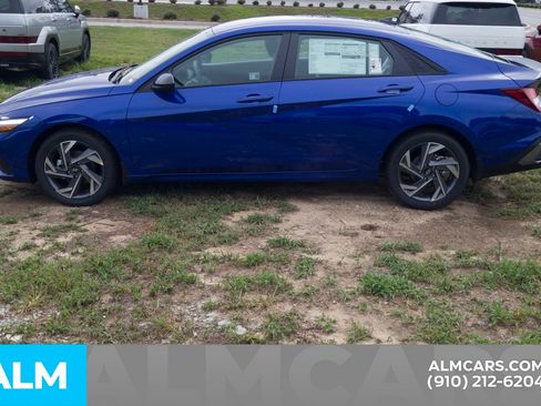 Certified 2025 Hyundai Elantra Sport FWD image 9