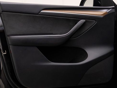 Used 2023 Tesla Model Y Long Range image 15