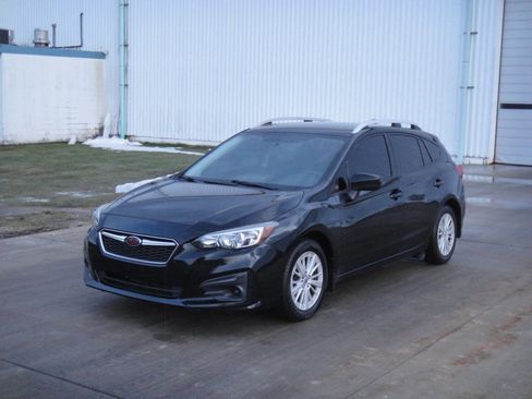 Used 2017 Subaru Impreza 2.0i Premium image 2