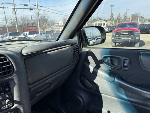 Used 2003 Chevrolet S10 Pickup LS image 19