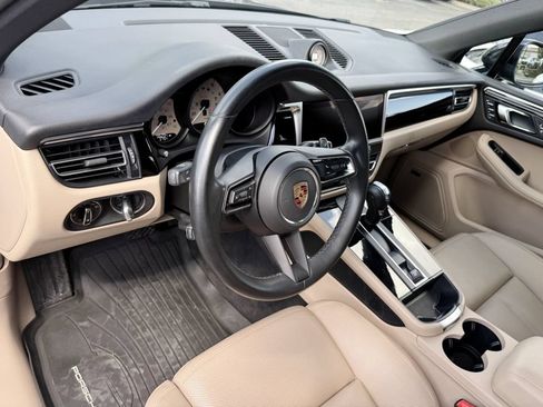 Used 2023 Porsche Macan AWD/4WD image 18