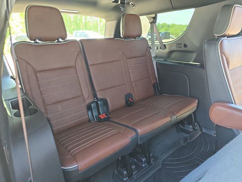 Used 2023 GMC Yukon XL Denali Ultimate AWD/4WD image 12