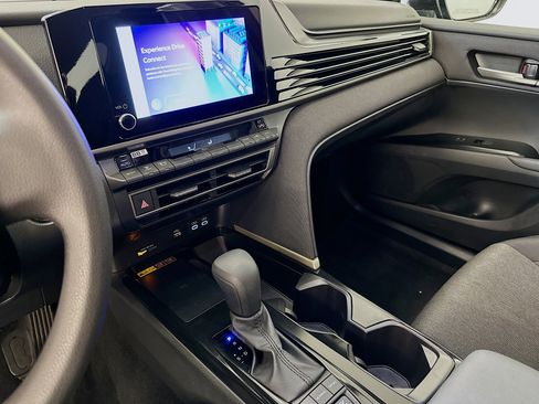 Used 2025 Toyota Camry LE image 26