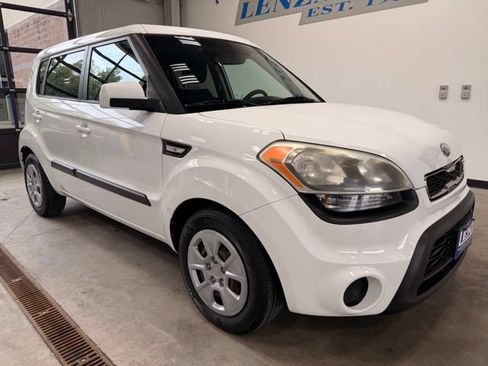 Used 2013 Kia Soul FWD image 2