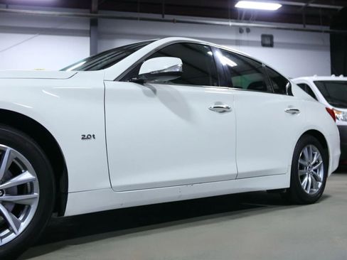 Used 2017 INFINITI Q50 2.0t w/ Moonroof Package RWD image 7