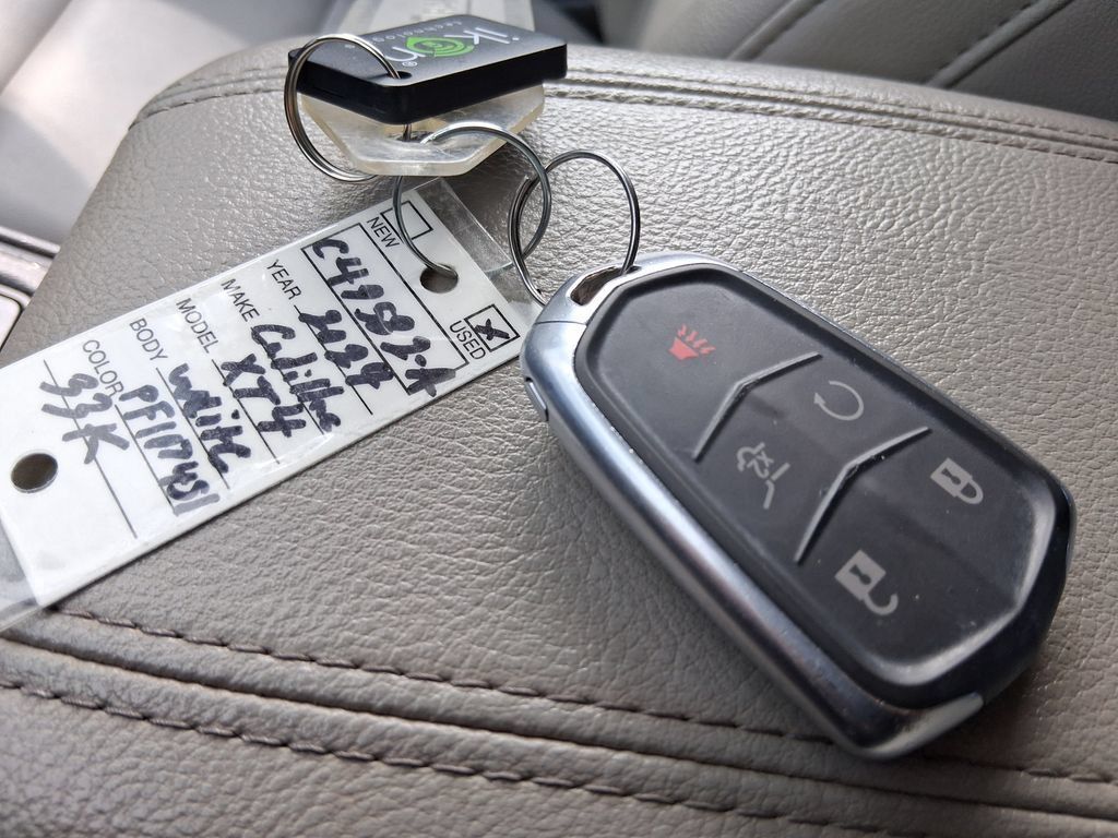 Used 2023 Cadillac XT4 Luxury FWD image 23