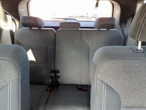 Used 2025 Chevrolet Traverse LT image 10