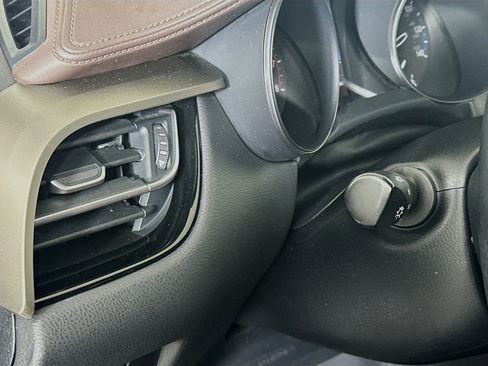 Used 2019 Toyota C-HR Limited image 17