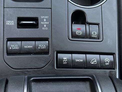 Used 2022 Toyota Highlander XLE AWD/4WD image 21