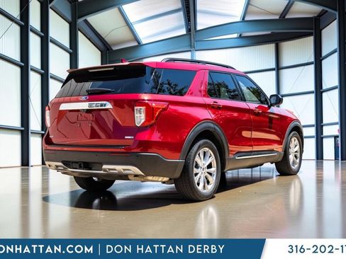 Used 2020 Ford Explorer XLT w/ Equipment Group 202A AWD/4WD image 33