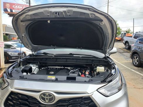 Used 2022 Toyota Highlander XLE FWD image 57