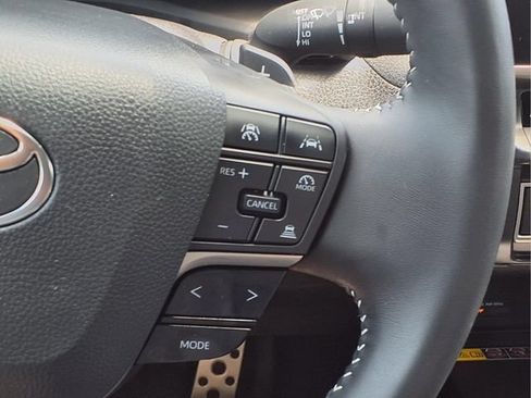 Used 2025 Toyota Camry SE FWD image 14