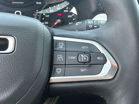 Used 2025 Jeep Compass Limited image 25