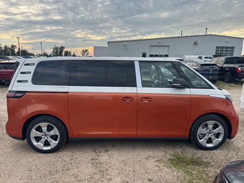 New 2025 Volkswagen ID. Buzz Pro S Plus image 3