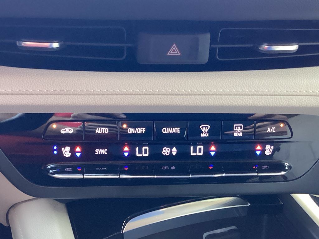 Used 2023 Buick Envision Avenir AWD/4WD image 39