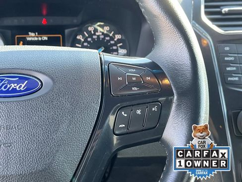 Used 2017 Ford Explorer XLT image 31