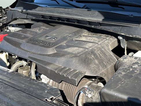 Used 2024 Nissan Titan SV w/ SV Convenience Package image 25