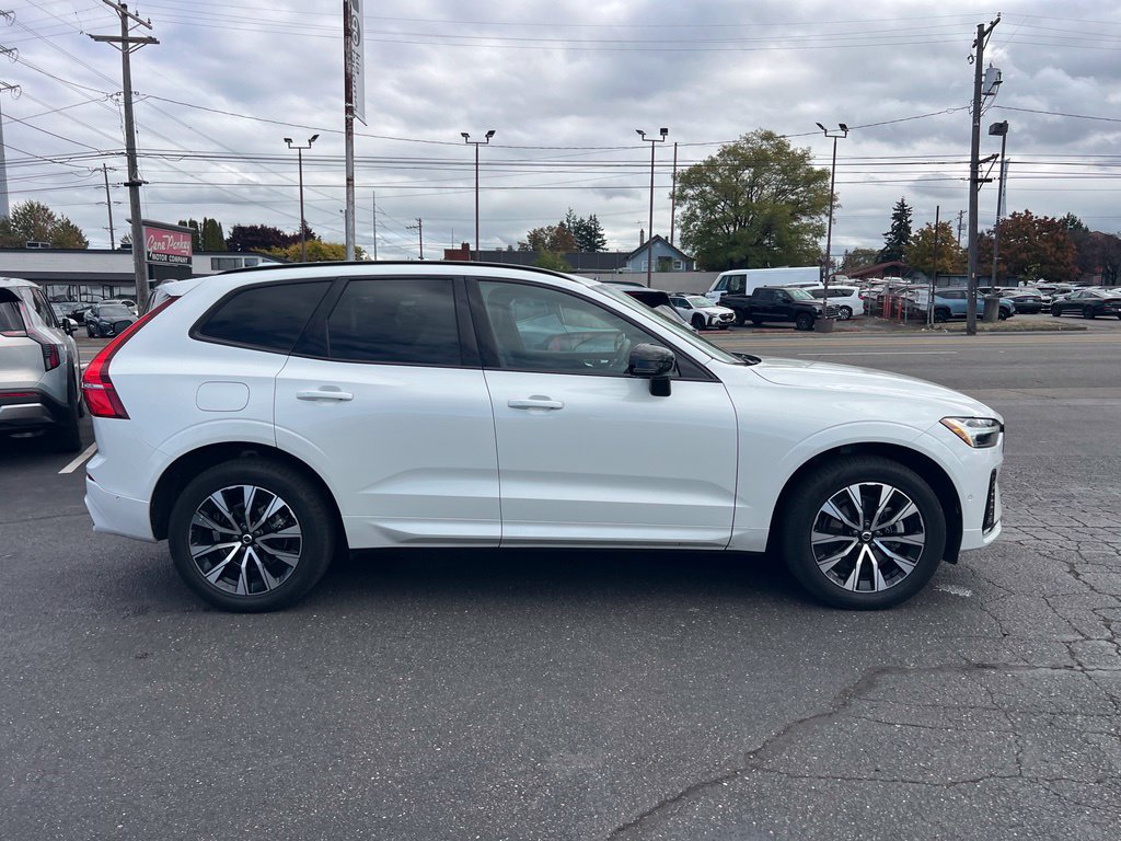 Used 2023 Volvo XC60 B5 Plus AWD/4WD image 6